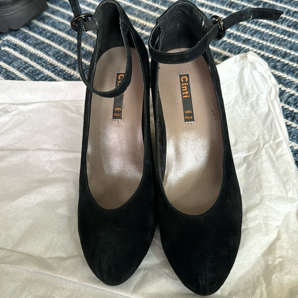 Black suede ankle strap wedge size 39, Cinti